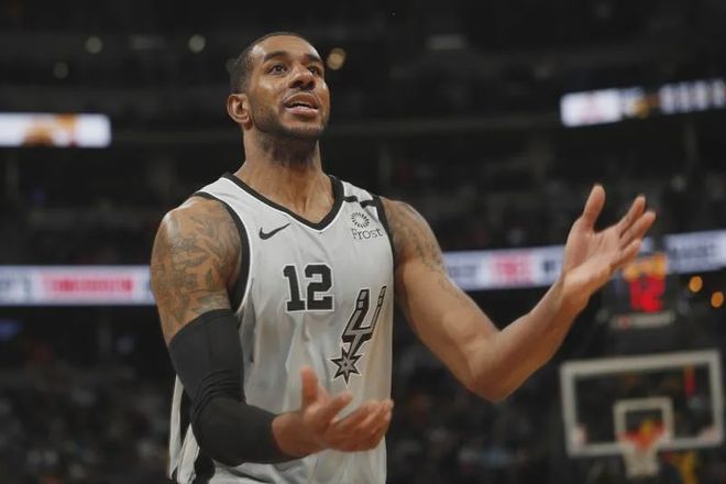 充满悬念与 充满悬念与