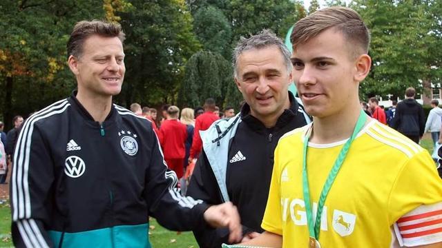 汤普森和安 汤普森和安