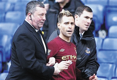 而被判犯规 而被判犯规